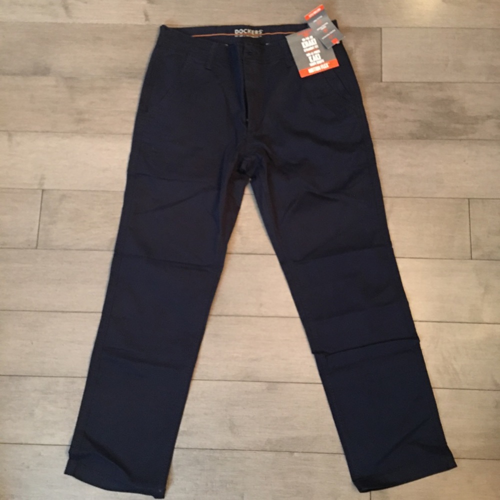 NWT DOCKERS NAVY CHINOS W32”xL30” STRAIGHT FIT MOTION FLEX